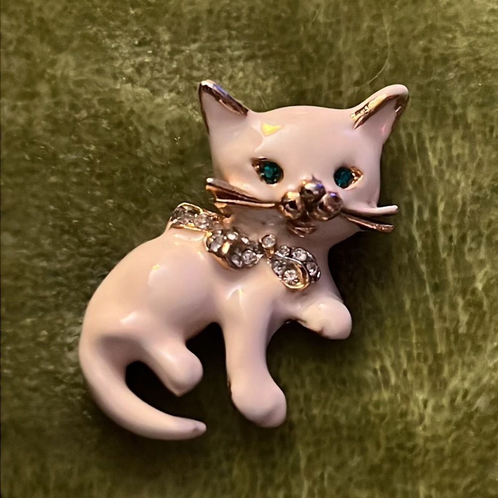 VINTAGE ๐๐๐๐
๐ ENAMELED & JEWELED KITTY BROOCH - Picture 8 of 10